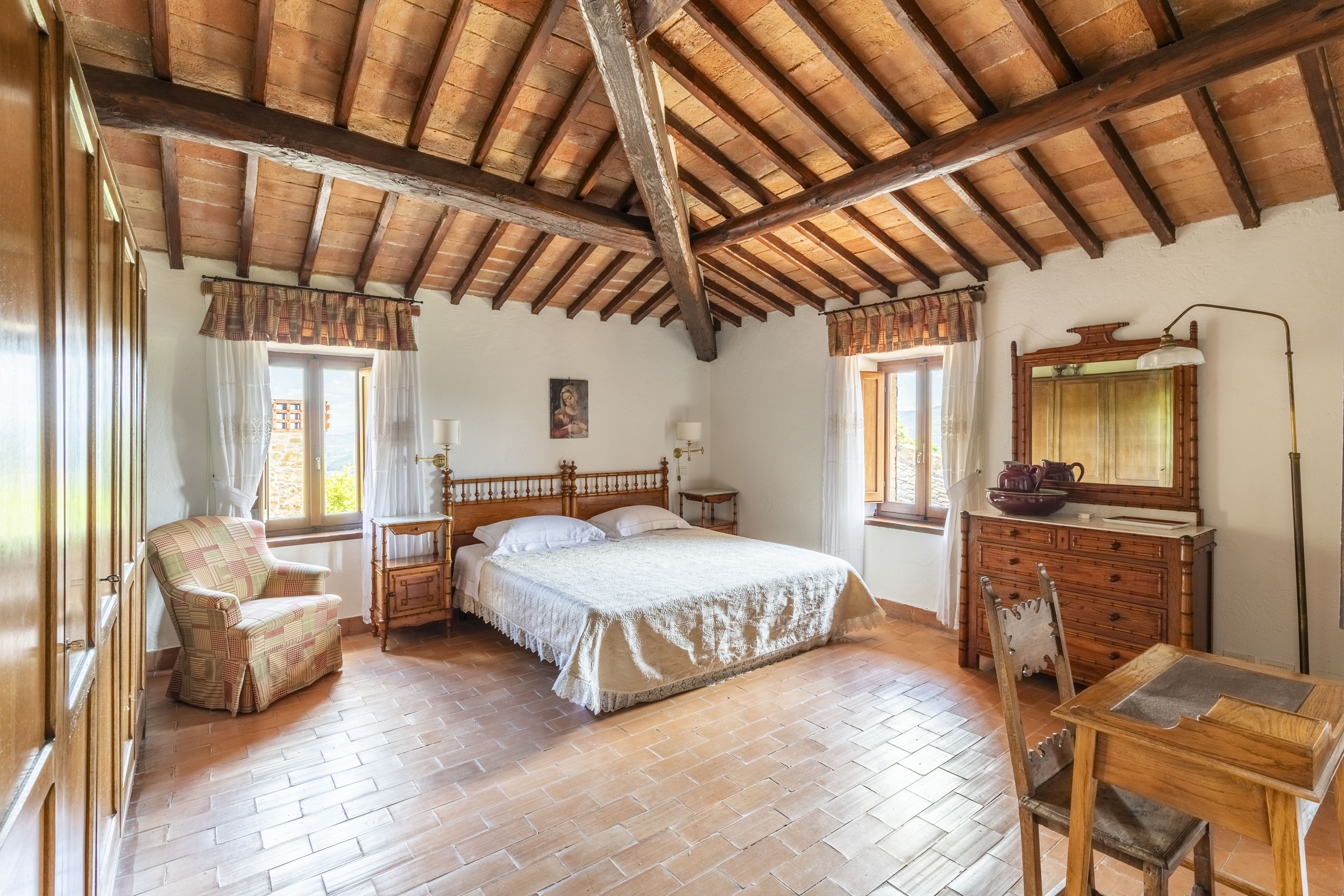Camera della Villa padronale con soffitto in travi e cotto